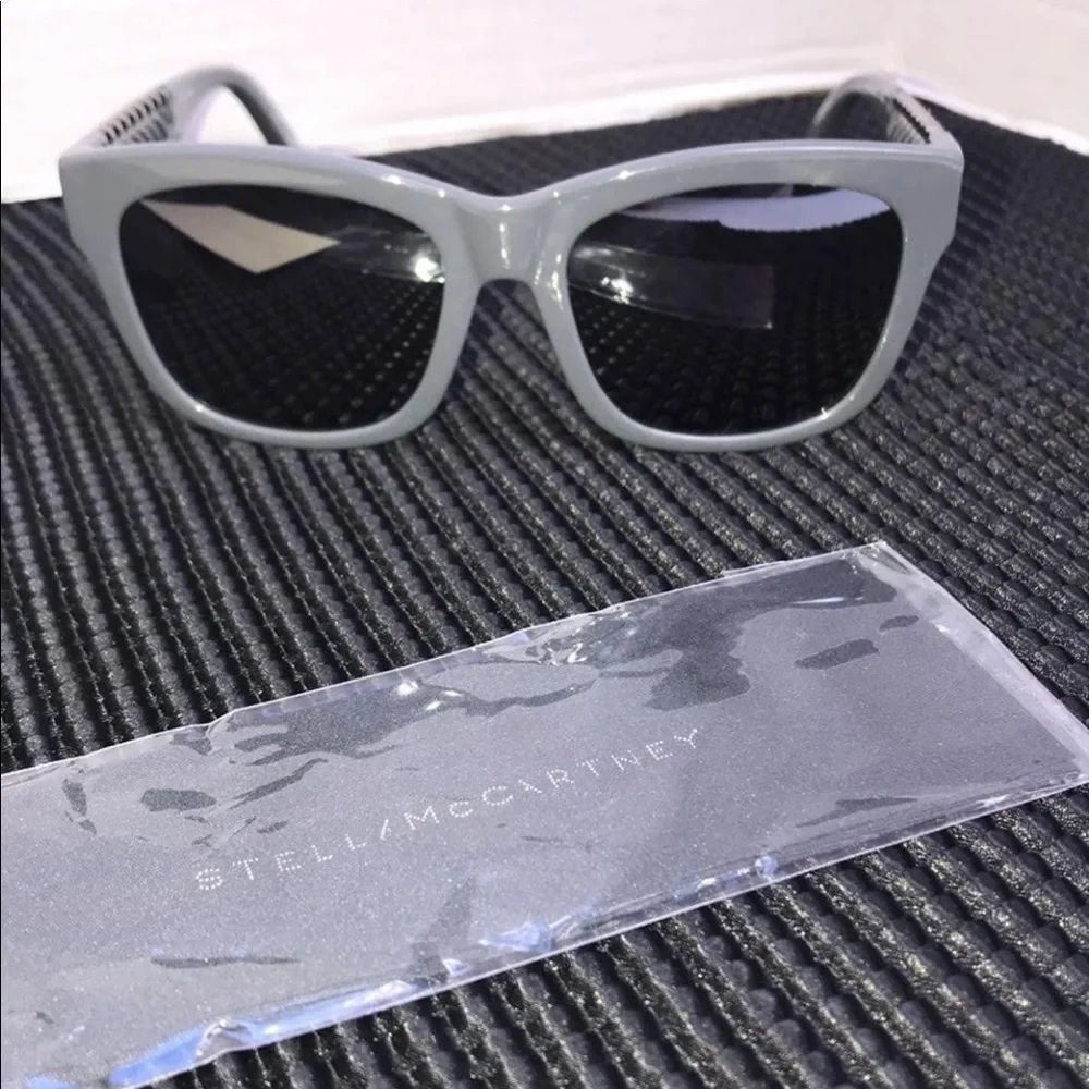 🆕Stella McCartney Sunglasses (SC0052SK)
